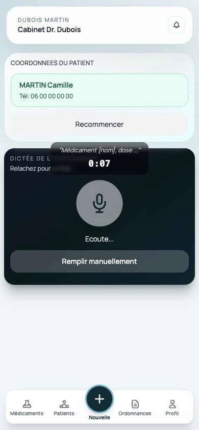 Écran mobile TransCare pendant une dictée : écoute active, chronomètre et instruction de relâcher le microphone pour arrêter.